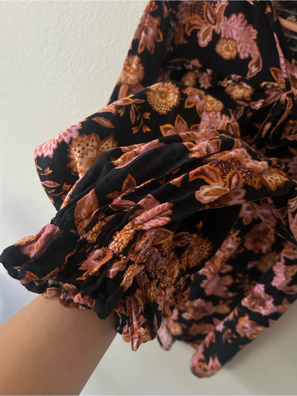 The Get Floral Boho Tie-Neck Ruffle Blouse Black Pink Orange Garden Prairie XL - Picture 3 of 7
